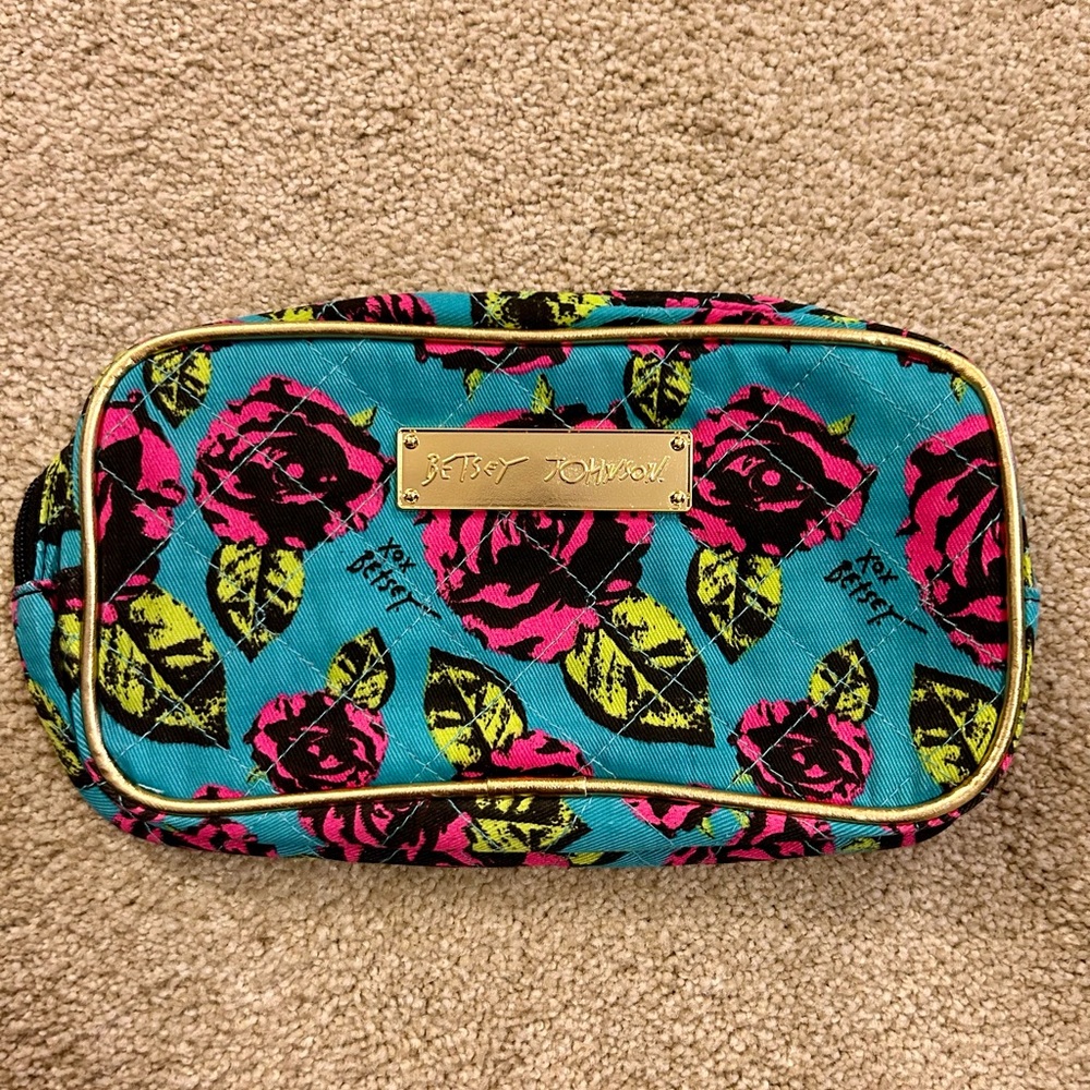 Betsy Johnson NWOT rose patterned makeup bag.
